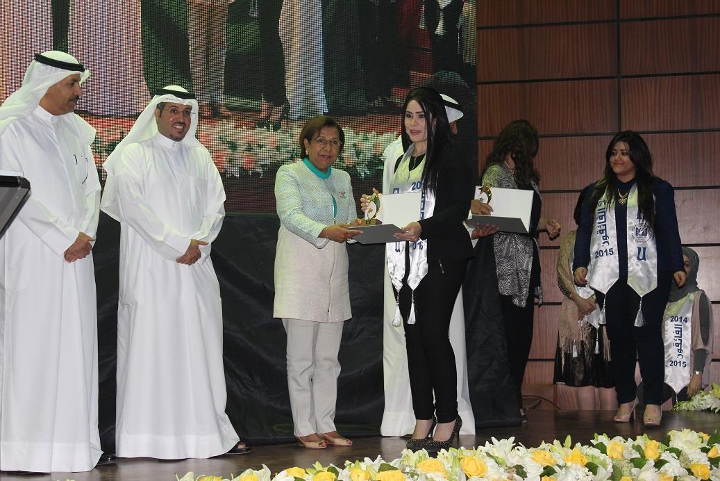 الجامعة المفتوحة كرمت فائقيها