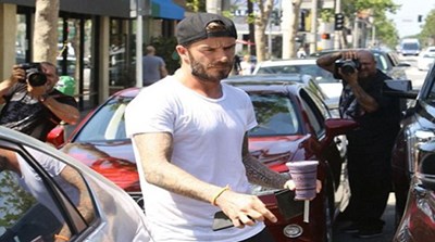 بالصور.. بيكهام يتسبب في أزمة مرورية لسبب غريب جداً