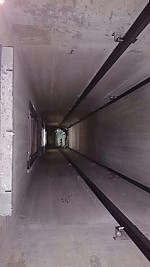 مصرع عامل سقط من علو