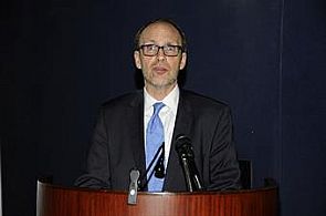 السفير الأمريكي: واشنطن ملتزمة بأمن الخليج