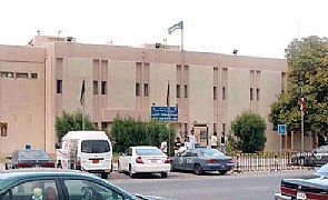 مصري يتهجم على ملازم في حولي :  ‘راح أعلمك أنت ومديرك وتعرف أنا منو’