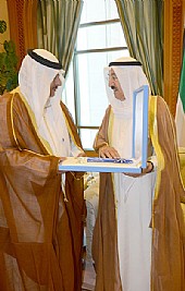 أمير البلاد استقبل أبناء المغفور له جاسم الخرافي