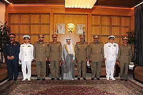 وزير الدفاع يقلد عددا من كبار الضباط بالجيش رتبة لواء