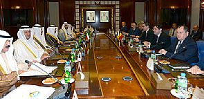 رئيس الوزراء يلتقي رئيس وزراء رومانيا