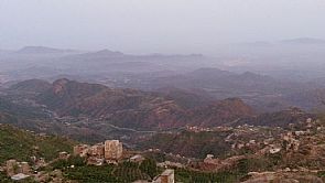 قصف مكثف على مواقع الحوثي بعد توزيع منشورات لمغادرة المدنيين