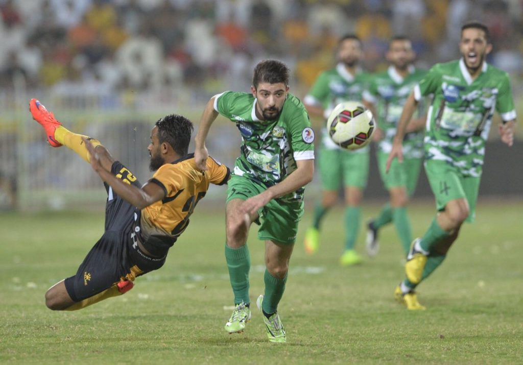 القادسية يوقف الزحف الأخضر ويهدي الكويت لقب الدوري