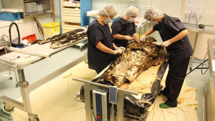 فرنسا…العثور على جثة امرأة ارستقراطية دفنت مع قلب زوجها