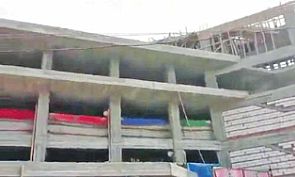 وفاة 3 وافدين في سقوط من علو