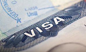 عطل تقني يعلق إصدار التأشيرات الأمريكية في دول العالم