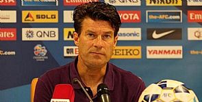 لخويا القطري يعلن رحيل مدربه لاودروب