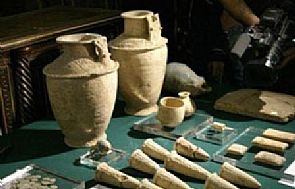 سويسرا تعيد 32 قطعة اثرية الى مصر