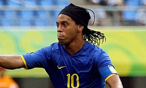 رونالدينيو ينهي عقده مع كيريتارو المكسيكي