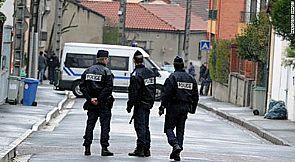 ترحيل 40 من ائمة المساجد في فرنسا