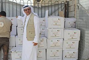 الكويت توزع مساعدات على العراق