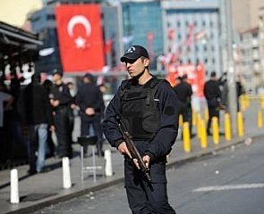 اعتقال 10 أشخاص في تركيا