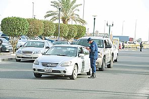 المرور يواصل جهوده بالمحافظات الست,حجز 2879 مركبة ودخول 58 شخصا إلى النظارة