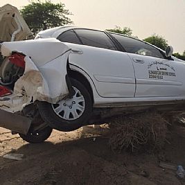 اصطدام مركبة بحاجز مقابل ابوحليفة