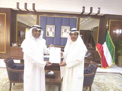 الخرينج: النواب قدوة لموظفي الدولة