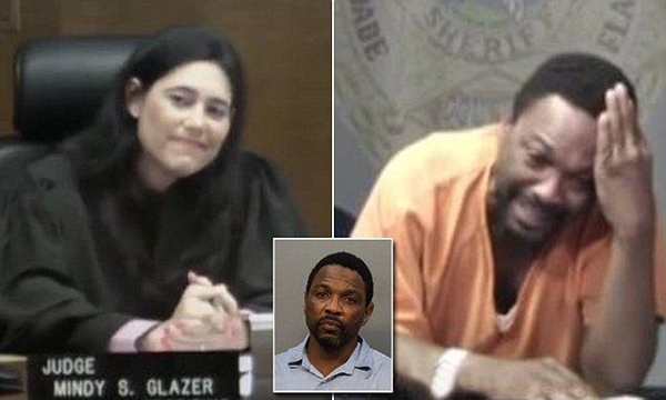 فيديو: لحظة لقاء أصدقاء الطفولة بين القاضية والمتهم