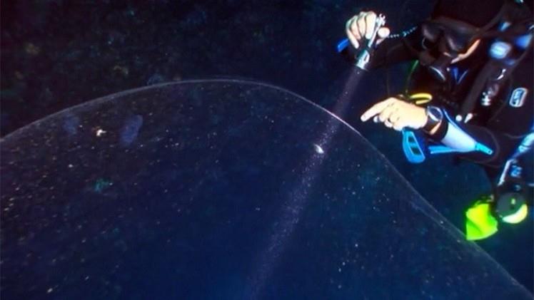 غواصون يعثرون على جسم غريب بالقرب من السواحل التركية