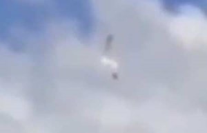 بالفيديو..”وسط جدل واسع”.. تحطم مركبتين فضائيتين في سماء روسيا
