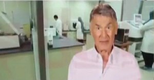 بالفيديو.. إعلان يثير قلق المصريين على صحة الفنان عزت أبو عوف