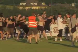 مباراة ودية تتحول إلى ساحة حرب