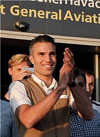 فان بيرسي في اسطنبول للتوقيع مع فناربخشه