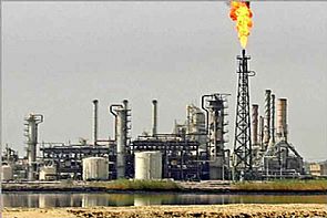 برميل النفط ينخفض 86 سنتاً ليبلغ 53.58 دولار