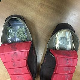 ضبط بريطاني بـ 3 أكياس ‘ماريغوانا’، وفاة مواطن في تصادم مروع على السابع