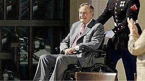 بوش الأب يخرج من المستشفى بعد كسر في رقبته