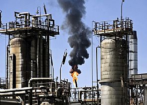 النفط الكويتي يواصل الانخفاض ويسجل 53 دولاراً للبرميل