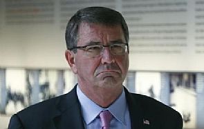 وزير الدفاع الأمريكي يقوم بزيارة مفاجئة للعراق