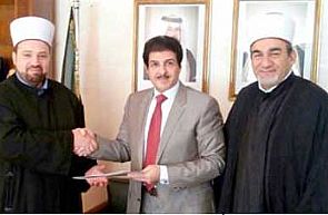 السفير عبدالصمد يقدم تبرع الكويت لاستكمال بناء مسجد بصربيا