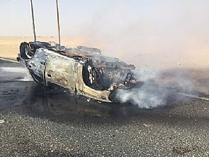 انقلاب واشتعال مركبة على طريق الوفرة