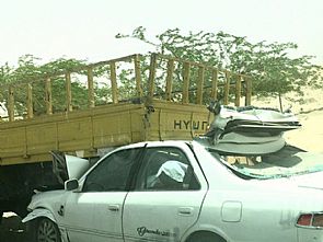 وفاة عسكريان في حادث تصادم، وسرقة مستندات من مركبة امرأة