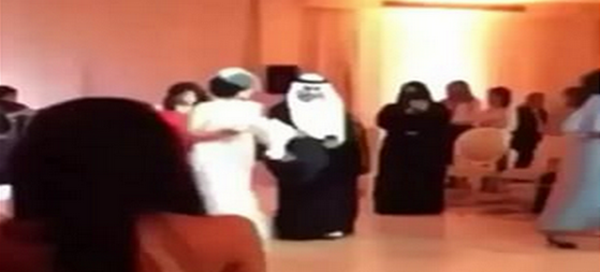 رقص الجدة يسبب شجار بين أهل العروسين في حفل زفاف بالرياض