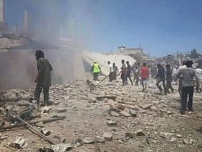 مقتل وجرح 30 مدنيا في قصف جوي استهدف سوق بـ ‘أدلب’ السورية