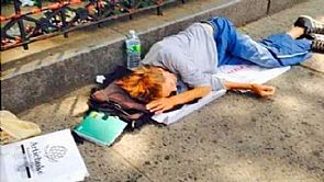 ‘وليام بريستون’ المعروف بمحتال البورصات الأمريكيةيتحول إلى شحات وينام على الرصيف