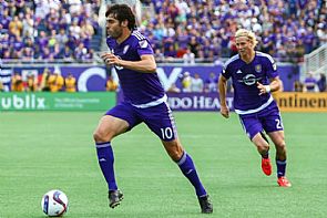 كاكا يعود للمنتخب البرازيلي