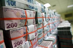 الليرة التركية تسجل انخفاضا قياسيا امام الدولار الامريكي