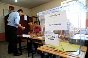 تركيا تنفي تحديد موعد يوم الاقتراع للانتخابات النيابية المبكرة