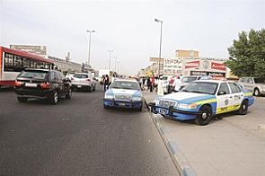 وافد نصب على مواطن