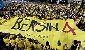 مزاعم تورط رئيس الوزراء الماليزي بقضية فساد