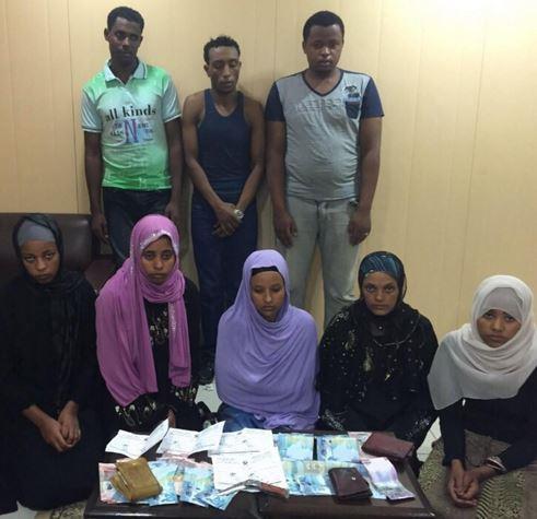 ضبط تشكيل عصابي يدير مكتب خدم وهمي