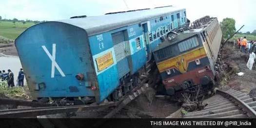 الهند.. نحو 30 قتيلا و100 جريح في خروج قطارين عن القضبان