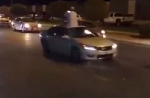 فيديو: دورية شرطة سعودية تتفاعل مع زفة عريس وتبارك له بطريقتها الخاصة