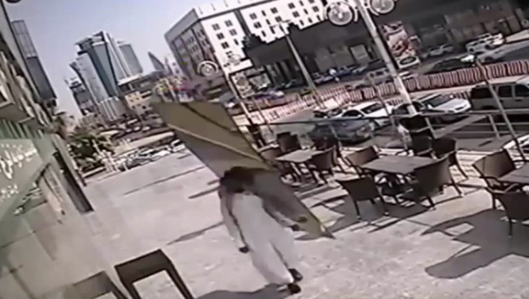 (فيديو) شاب سعودي من أكبر المحظوظين في العالم