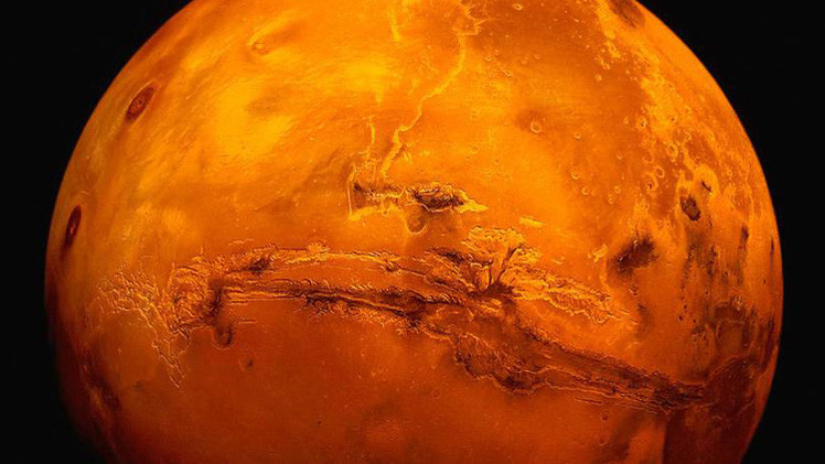 ناسا تكشف سر المريخ: مياه متدفقة سائلة على سطحه واحتمالية وجود حياة عليه