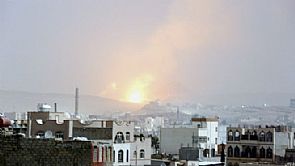 انفجارات في معسكر للحوثيين بعد غارات جوية